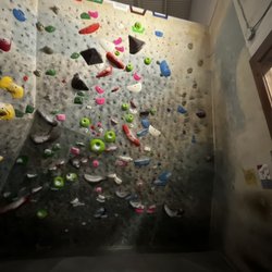 Pacific Edge Rock Climbing Gym - Backroom bouldering right side