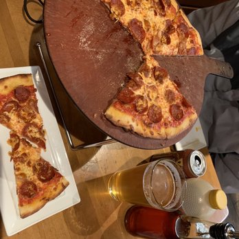Bear Street Tavern - Pizza Near Me - Banff, Alberta
