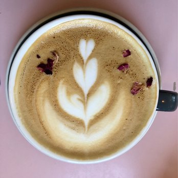 Cafe Roze - Roze Latte with Oat Milk - Breakfast & Brunch Near Me - Nashville, Tennessee