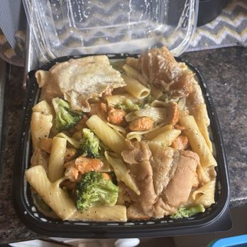 Crown Fried Chicken & Pizza - Chicken Broccoli Alfredo & Ziti - Chicken Wings Near Me - Everett, Massachusetts Crown Fried Chicken & Pizza - Chicken Broccoli Alfredo & Ziti - Chicken Wings Near Me - Everett, Massachusetts