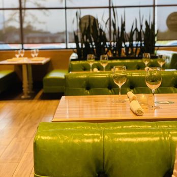 True Food Kitchen - Dining area - New American Near Me - Oakbrook, Illinois True Food Kitchen - Dining area - New American Near Me - Oakbrook, Illinois