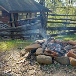 Nantahala Cabins Inc - The cabin w firepit.