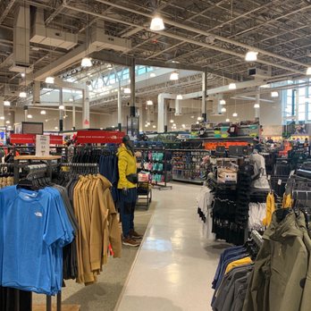 DICK'S Sporting Goods - Sports Wear Near Me - Lone Tree, Colorado