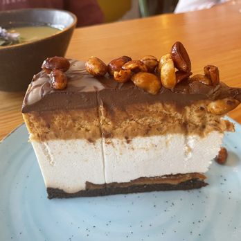 Orteá - Vegan Collective - Snickers cheesecake - Gluten-Free Near Me - Lisbon, 11 Orteá - Vegan Collective - Snickers cheesecake - Gluten-Free Near Me - Lisbon, 11