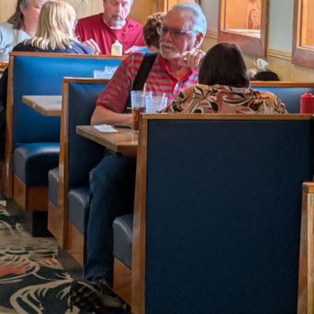 Bay Breeze Seafood - Seating - Seafood Near Me - Hendersonville, North Carolina Bay Breeze Seafood - Seating - Seafood Near Me - Hendersonville, North Carolina