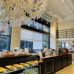 Aux Merveilleux de Fred - Aux Merveilleux de Fred, 6th Ave_Yelp_Sanju-5
