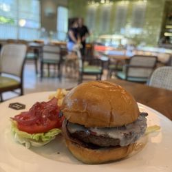 Hive Bakery & Cafe - Burger IG: @whatschriseating