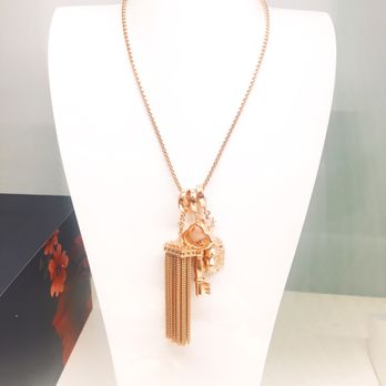 Kendra Scott - Jewelry Near Me - Chicago, Illinois Kendra Scott - Jewelry Near Me - Chicago, Illinois