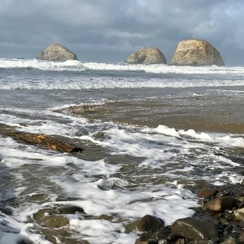 Knotty Pine Ocean View Cabin - Oceanside beach in winter - Guest Houses Near Me - Oceanside, Oregon