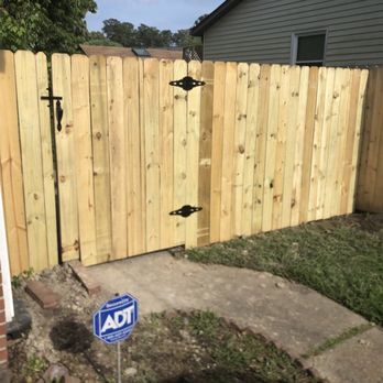 Chris’s Custom Builds - Fence - Carpenters Near Me