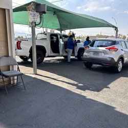Flamingo Hand Car Wash - Car getting wiped down