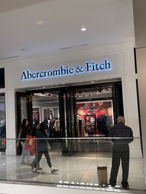 Abercrombie & Fitch by null