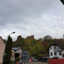Burgruine Gutenberg von der Ortschaft aus