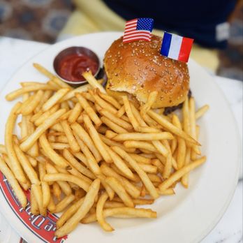 Le Diplomate - Brasseries Near Me - Washington, DC, District of Columbia