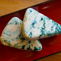 Cultured Cashew Gorgonzola with Spirulina Ripples
