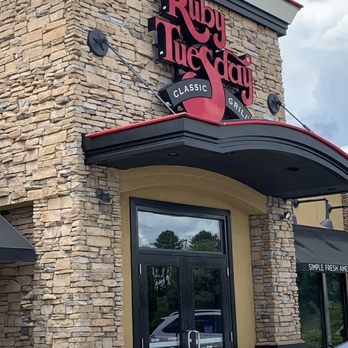Ruby Tuesday - Front Door - Burgers Near Me - East Ellijay, Georgia