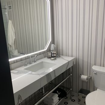 Omni Charlottesville Hotel - Bathroom - Hotels Near Me - Charlottesville, Virginia Omni Charlottesville Hotel - Bathroom - Hotels Near Me - Charlottesville, Virginia
