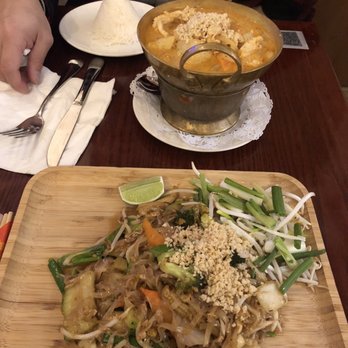 Luck Thai - Vegetable Pad Thai below. Above some kind of Chicken Curry dish w/Rice - Thai Near Me - Brooklyn, New York Luck Thai - Vegetable Pad Thai below. Above some kind of Chicken Curry dish w/Rice - Thai Near Me - Brooklyn, New York