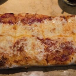 Cheese flatbread pizza