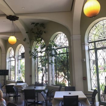 Cafe Julia - Inside dining - Cafes Near Me - Honolulu, Hawaii