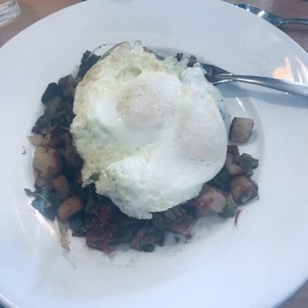 Yolk - South Loop - Corned Beef Hash and Eggs - Breakfast & Brunch Near Me - Chicago, Illinois