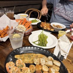 Mudcat Charlie's - Seafood platter.