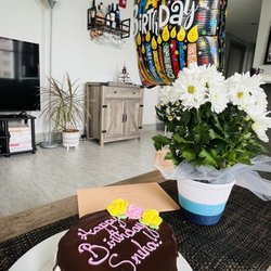 Special T Cakes & Desserts - Cannoli cake