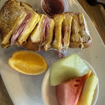 Broken Yolk Cafe - Breakfast & Brunch Near Me - Costa Mesa, California