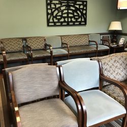 Morrison Dental Associates - Nice large waiting area with up beat