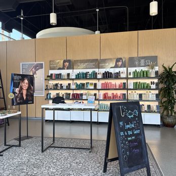 Aveda Institute Phoenix - Cosmetology Schools Near Me - Tempe, Arizona Aveda Institute Phoenix - Cosmetology Schools Near Me - Tempe, Arizona
