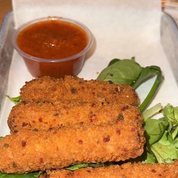 Creatwood Tavern - Spicy mozzarella sticks YUM - Cocktail Bars Near Me - Smyrna, Georgia