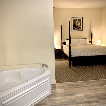 5th Street Inn - Room 205, The Retreat - Hotels Near Me - Mariposa, California