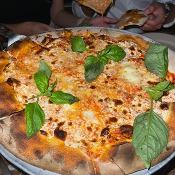 DC Pie Co - Pizza with garlic - Bars Near Me - Miami, Florida