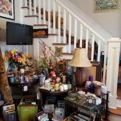 Linda's Lockers Thrift Store - Living room