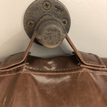 Moxy Atlanta Midtown - How the leather cushion headboard is affixed to the wall, 12.23.2019. - Hotels Near Me - Atlanta, Georgia Moxy Atlanta Midtown - How the leather cushion headboard is affixed to the wall, 12.23.2019. - Hotels Near Me - Atlanta, Georgia