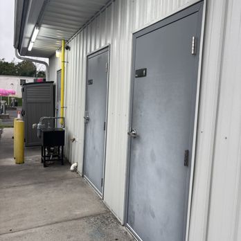 Weasie's Kitchen - Outside toilet, ask for key - Diners Near Me - Waynesboro, Virginia Weasie's Kitchen - Outside toilet, ask for key - Diners Near Me - Waynesboro, Virginia