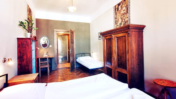 Sir Toby's Hostel by null