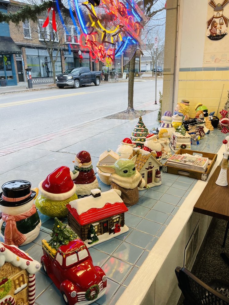 VAN’S PASTRY SHOPPE 66 Photos & 69 Reviews 955 Fulton St E, Grand