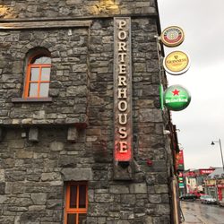 Porterhouse - Porterhouse is a jumping bar and restaurant where you are sure to meet friendly locals. Good food, cold beer, great people.