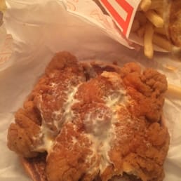 No buffalo sauce like the pics that they show advertising the lame ass burger ! No buffalo sauce like the pics that they show advertising the lame ass burger !