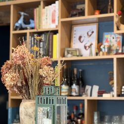 Cafe Mutsi - The bar area