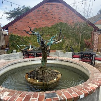 Klinker Brick Winery - Courtyard - Wineries Near Me - Lodi, California