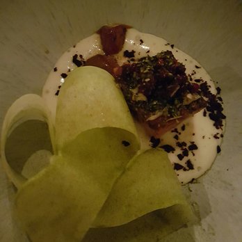Restaurant Mes - Oksebryst med glace, tyttebær og kartoffel - French Near Me - København Restaurant Mes - Oksebryst med glace, tyttebær og kartoffel - French Near Me - København