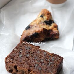 The Gingered Peach - Zucchini Bread ($3.95 - very sweet) and Blueberry Scone ($3.95 - not great, texture is tough and chewy)