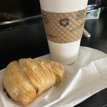 Greenbriar Cafe & Coffeehouse - Italian pastry & candied gingerbread latte - Cafes Near Me - Richmond, Virginia