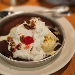 BJ's Restaurant & Brewhouse - Hot Fudge Brownie Pizookie