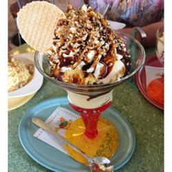 Eiscafe Riviera - Krokantbecher
