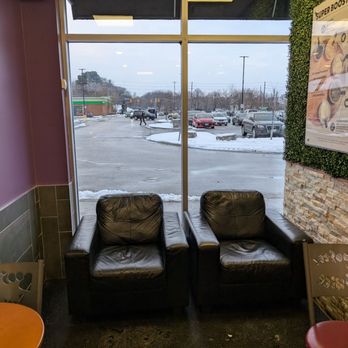 Booster Juice - Comfy seats - Juice Bars & Smoothies Near Me - Etobicoke, Ontario