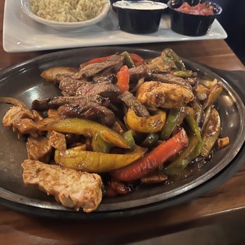 Scruffy Murphys - Steak & chicken fajitas - Irish Pub Near Me - Worcester, Massachusetts