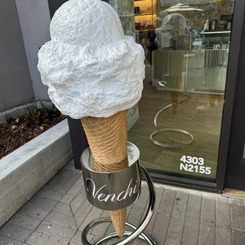 Venchi - Outside decor - Gelato Near Me - San Diego, California